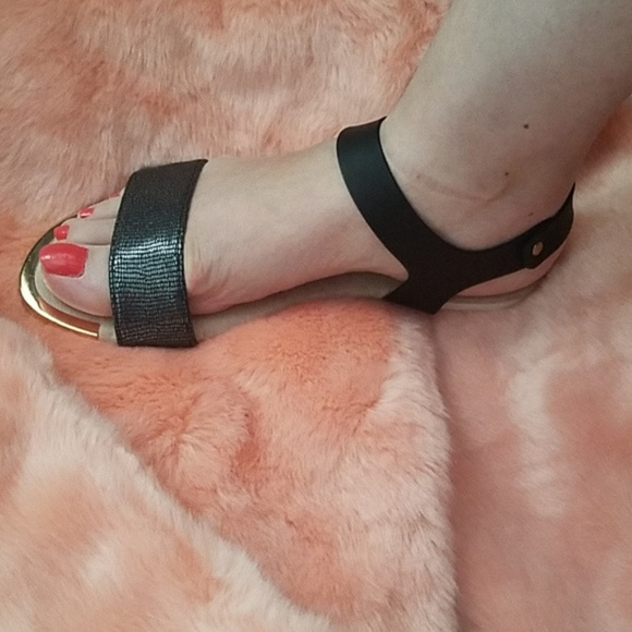 385 Fifth Shoes - 385 Fifth Black Sandals